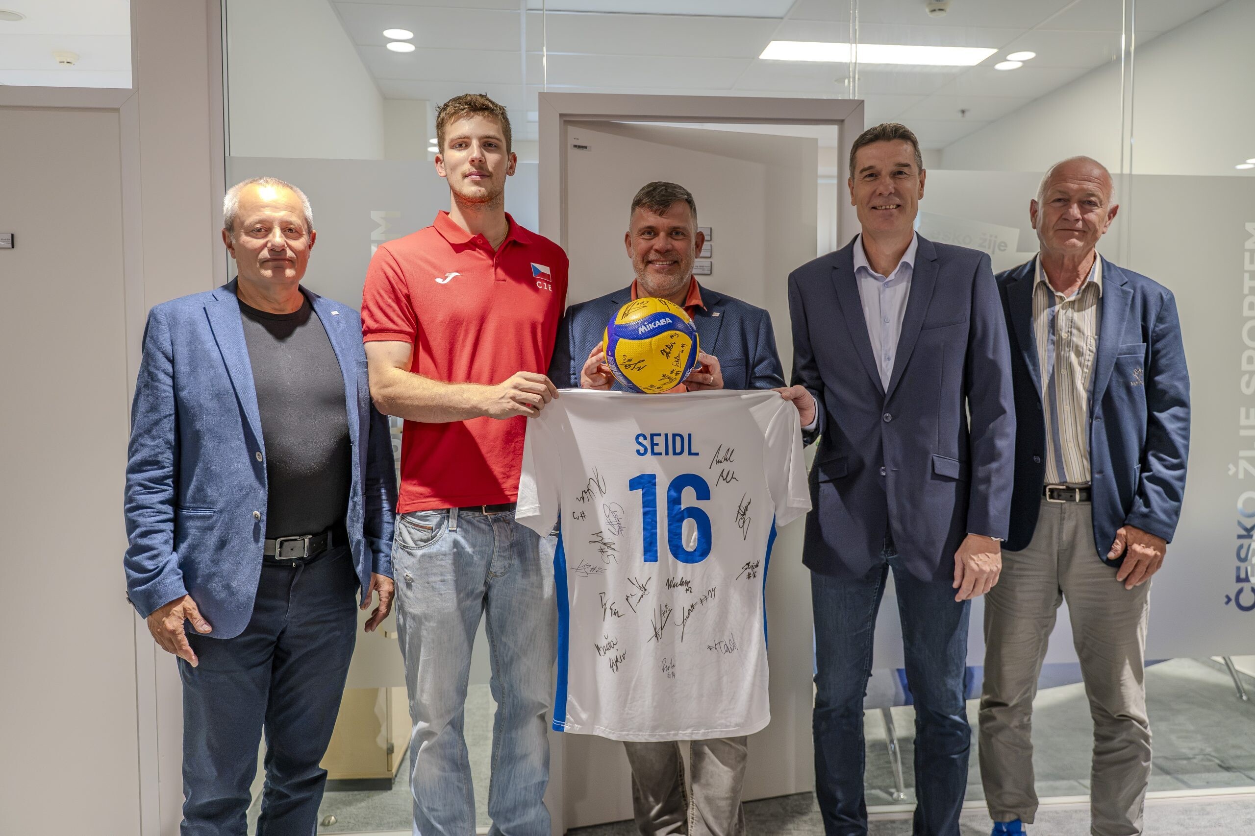 Národní sportovní agentura přivítala mistry Evropy ve volejbalu do 22 let